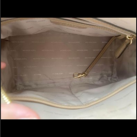 Michael Kors purse - Picture 3 of 6